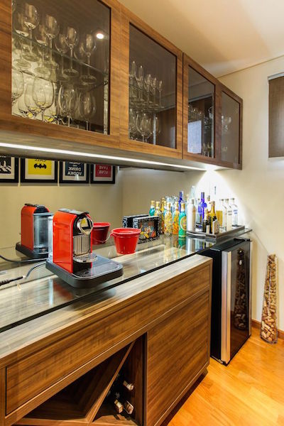 Aprenda a montar um mini bar para sua casa